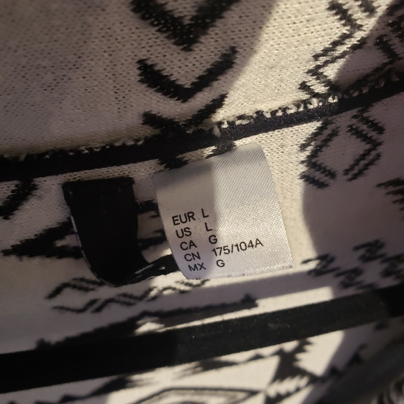 H&M waterfall sweater - Picture 3 of 4